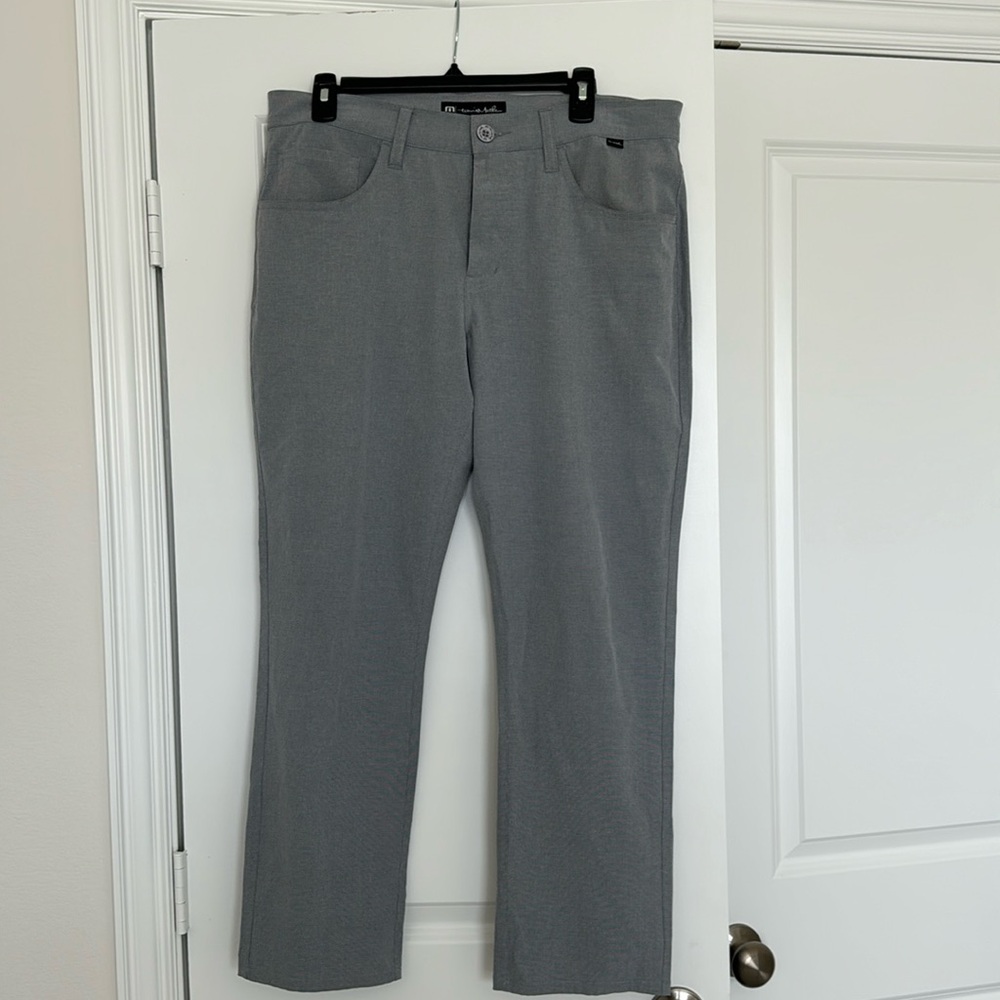 EUC Travis Mathew Men’s Pants 34/30. Beckladdium in gray.